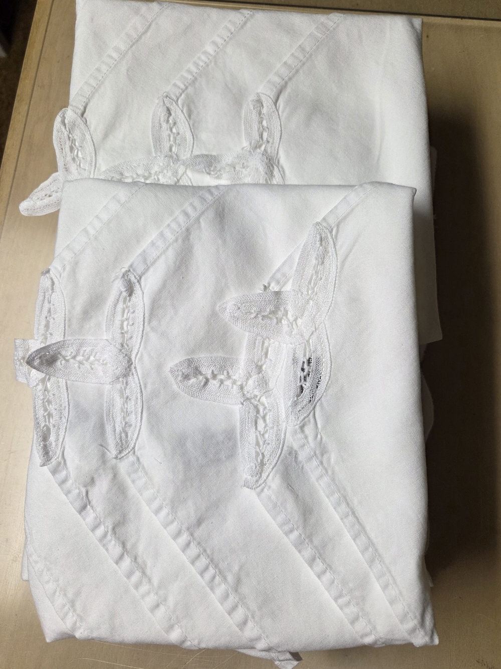 Embroidered White Table Cloth And Napkins
